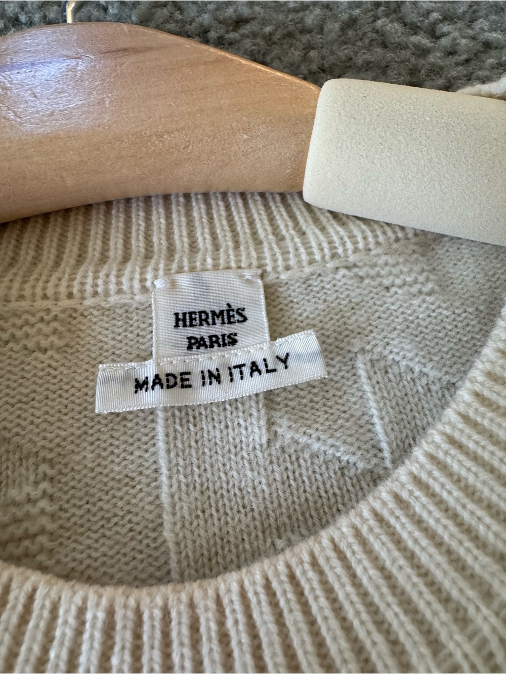 Hermes authentic women sweater - Picture 2 of 4